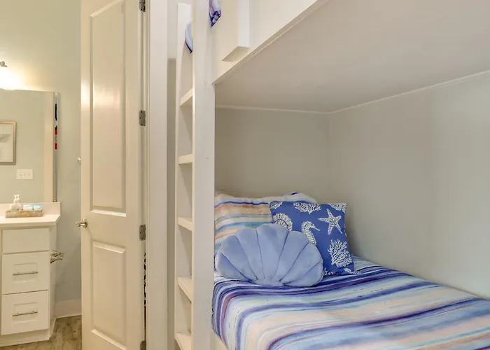 Home W/Shared Heated/Cooled Pool 2 Blocks To Beach Holiday home Gulf Shores