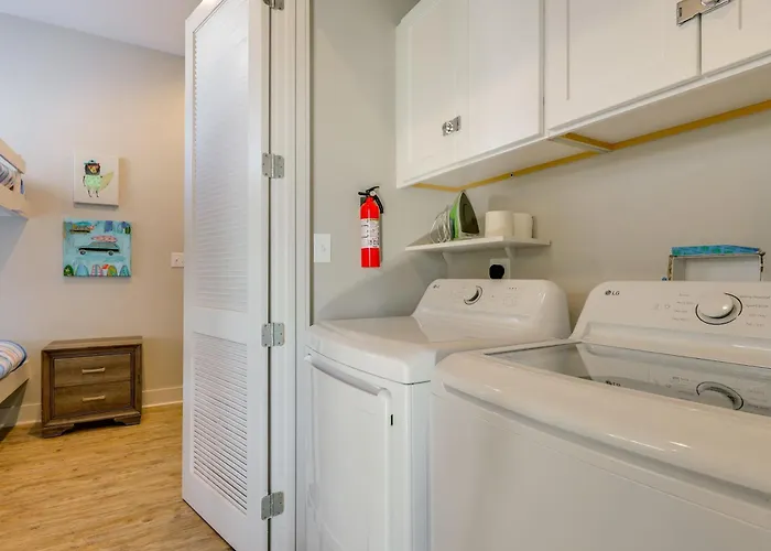 Home W/Shared Heated/Cooled Pool 2 Blocks To Beach Gulf Shores