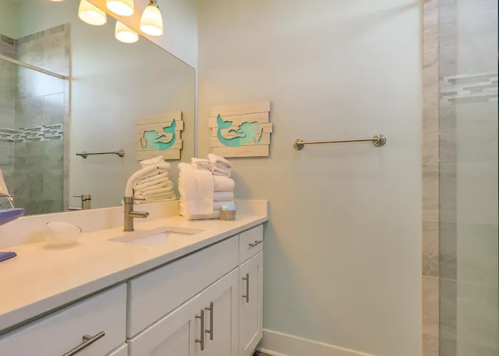 Holiday home Home W/Shared Heated/Cooled Pool 2 Blocks To Beach