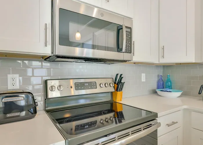 Home W/Shared Heated/Cooled Pool 2 Blocks To Beach Holiday home Gulf Shores