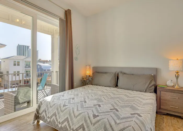 Home W/Shared Heated/Cooled Pool 2 Blocks To Beach *
