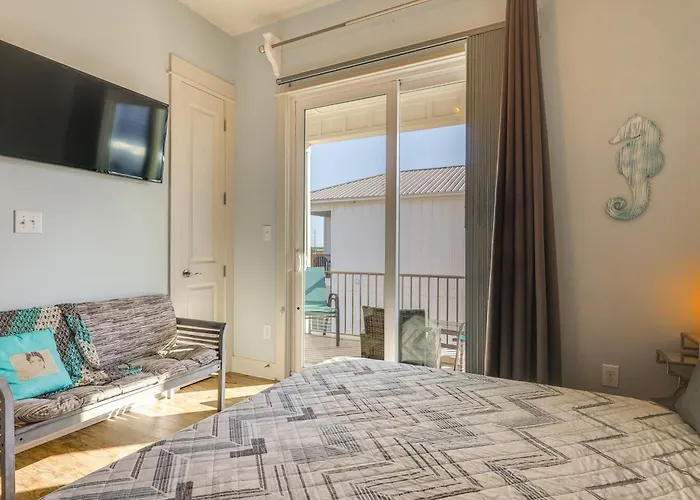 Holiday home Home W/Shared Heated/Cooled Pool 2 Blocks To Beach
