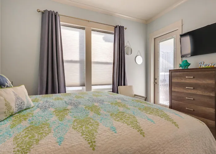 Home W/Shared Heated/Cooled Pool 2 Blocks To Beach