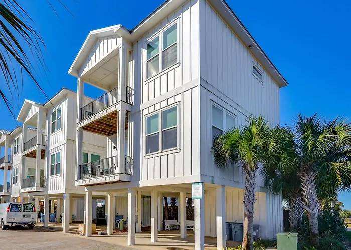 Holiday home Home W/Shared Heated/Cooled Pool 2 Blocks To Beach *