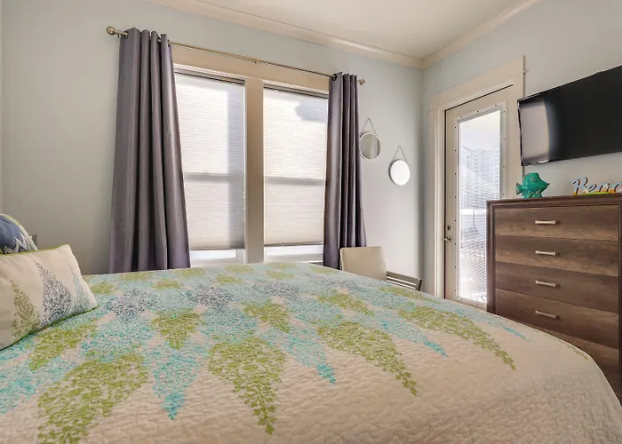 Home W/Shared Heated/Cooled Pool 2 Blocks To Beach Holiday home Gulf Shores