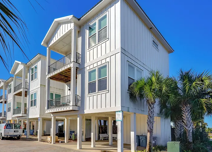 Holiday home Home W/Shared Heated/Cooled Pool 2 Blocks To Beach *