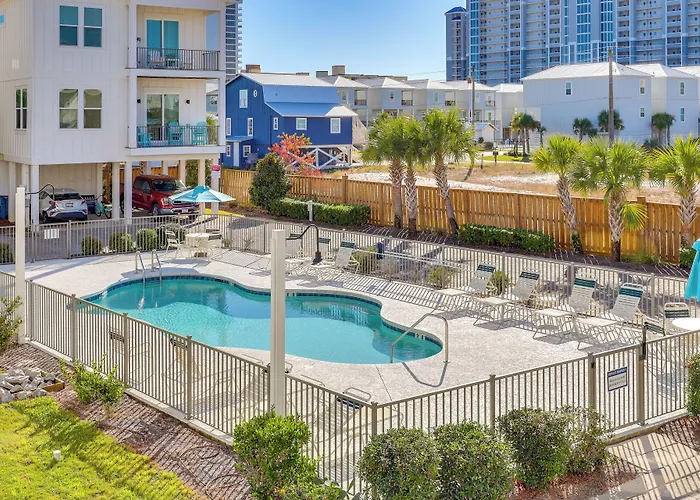 Home W/Shared Heated/Cooled Pool 2 Blocks To Beach Holiday home *